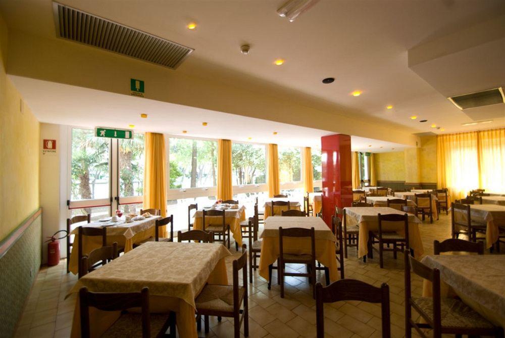 Hotel Gregory Milano Marittima Exterior photo